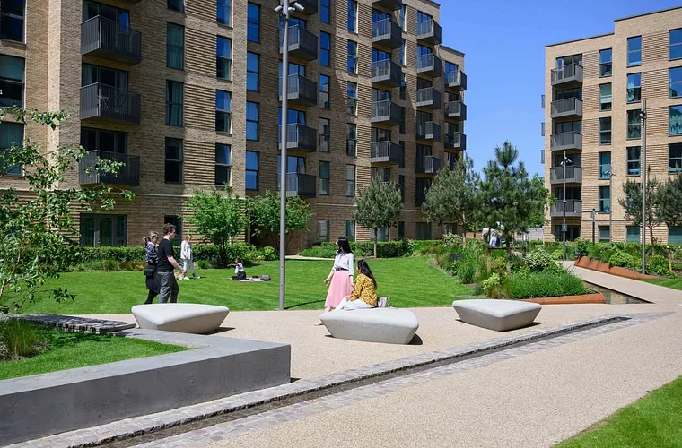 Horlicks Quarter - Rothmore Property